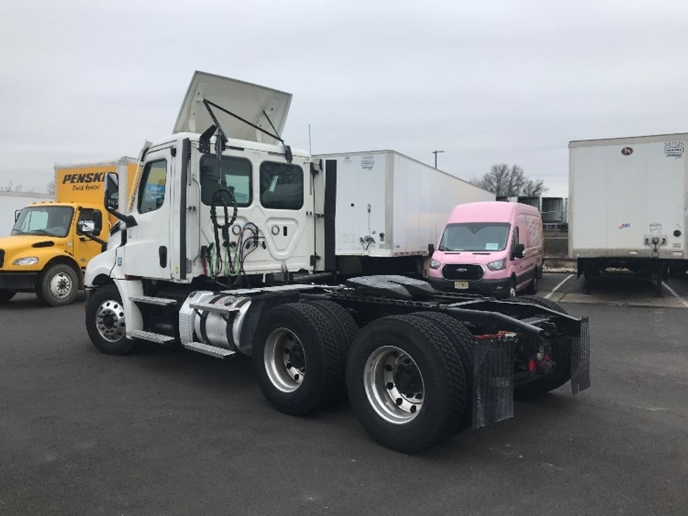 Day Cab Tractor-Heavy Duty Tractors-Freightliner-2021-T12664ST-Burlington-NJ-421,817\n\t\tmiles-$ 58,250 - Image 5