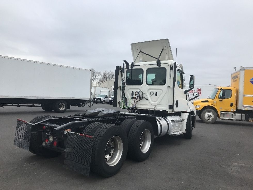 Day Cab Tractor-Heavy Duty Tractors-Freightliner-2021-T12664ST-Burlington-NJ-421,817\n\t\tmiles-$ 58,250 - Image 7