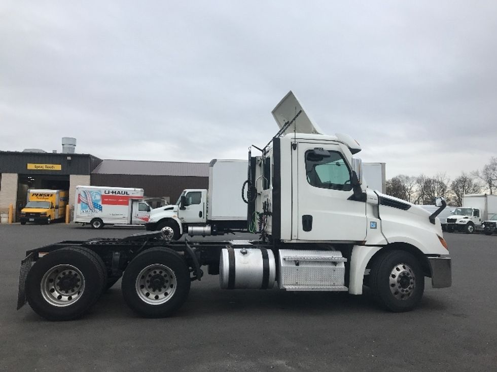 Day Cab Tractor-Heavy Duty Tractors-Freightliner-2021-T12664ST-Burlington-NJ-421,817\n\t\tmiles-$ 58,250 - Image 8
