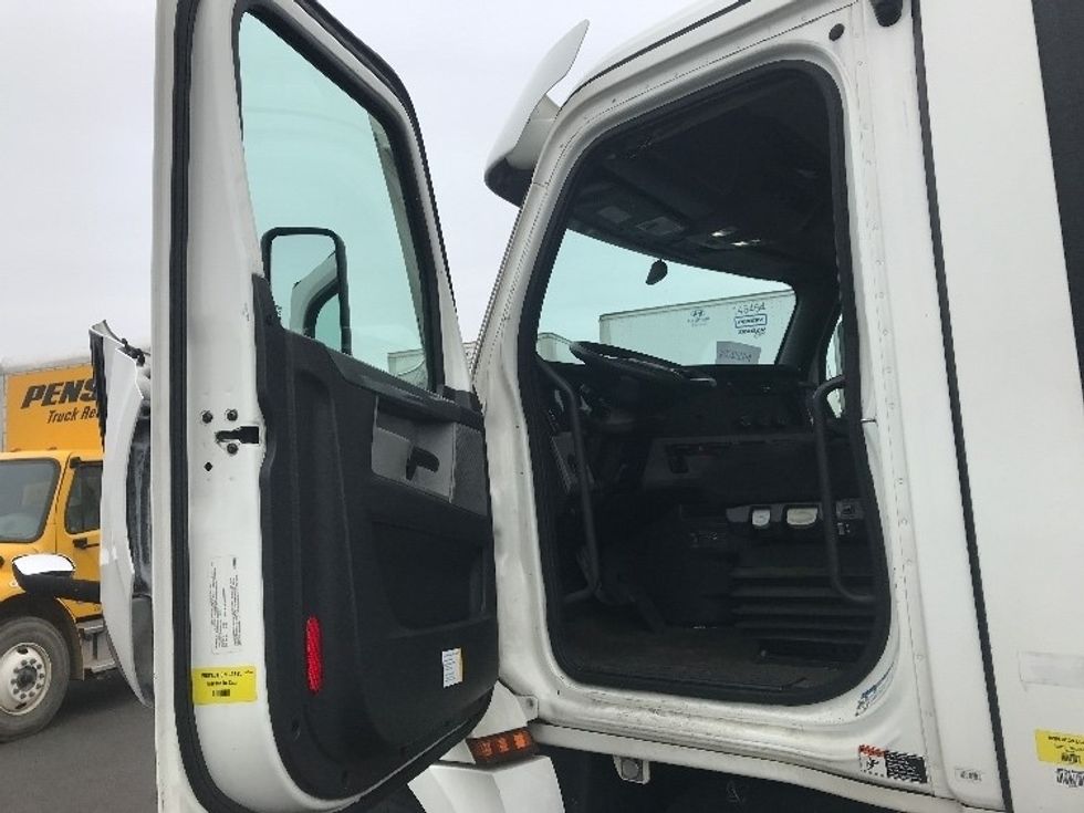 Day Cab Tractor-Heavy Duty Tractors-Freightliner-2021-T12664ST-Burlington-NJ-421,817\n\t\tmiles-$ 58,250 - Image 9