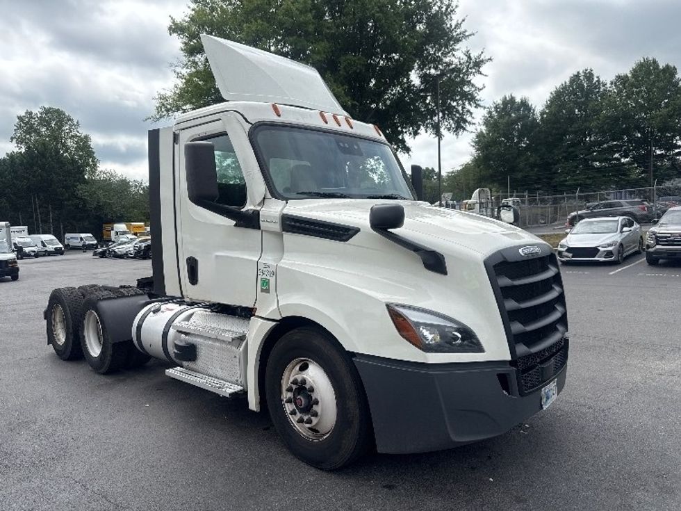 Day Cab Tractor-Heavy Duty Tractors-Freightliner-2021-T12664ST-Capitol Heights-MD-357,900\n\t\tmiles-$ 58,000 - Image 1