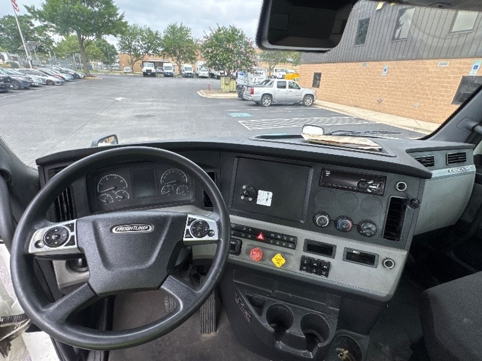 Day Cab Tractor-Heavy Duty Tractors-Freightliner-2021-T12664ST-Capitol Heights-MD-357,900\n\t\tmiles-$ 58,000 - Image 10
