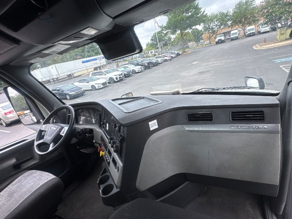Day Cab Tractor-Heavy Duty Tractors-Freightliner-2021-T12664ST-Capitol Heights-MD-357,900\n\t\tmiles-$ 58,000 - Image 13