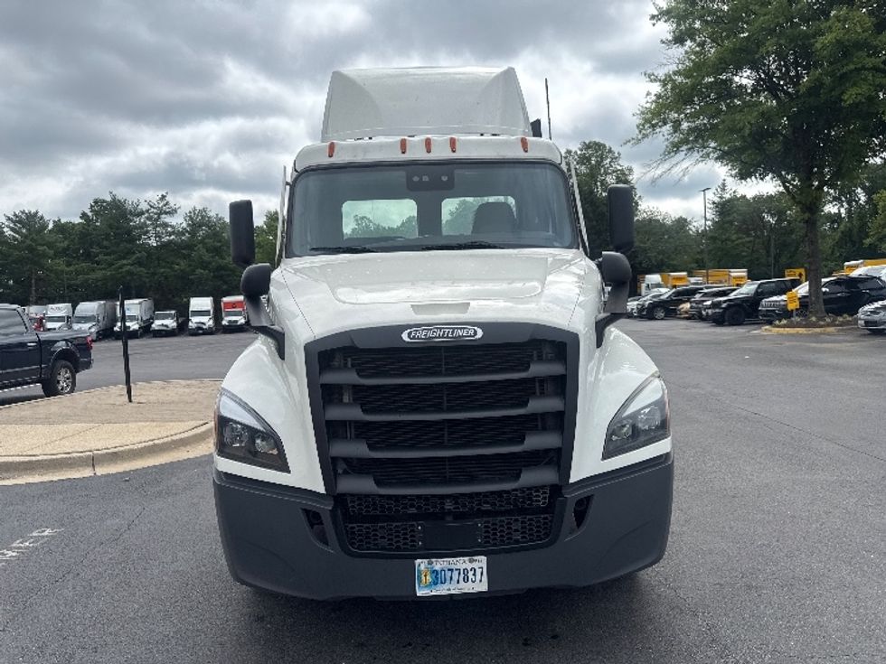 Day Cab Tractor-Heavy Duty Tractors-Freightliner-2021-T12664ST-Capitol Heights-MD-357,900\n\t\tmiles-$ 58,000 - Image 2