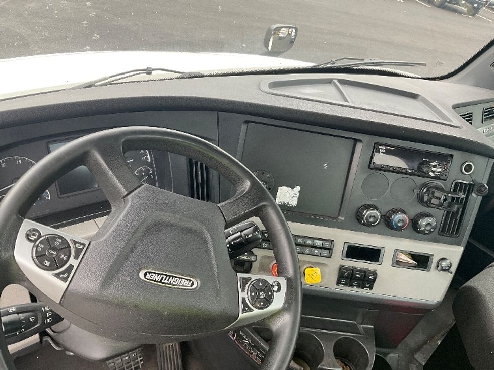 Day Cab Tractor-Heavy Duty Tractors-Freightliner-2021-T12664ST-Capitol Heights-MD-360,703\n\t\tmiles-$ 58,750 - Image 10