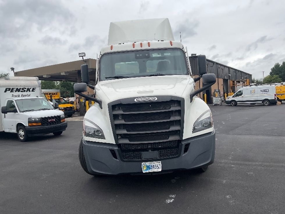 Day Cab Tractor-Heavy Duty Tractors-Freightliner-2021-T12664ST-Capitol Heights-MD-360,703\n\t\tmiles-$ 58,750 - Image 2