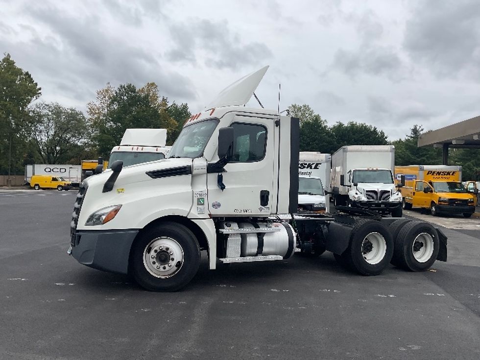 Day Cab Tractor-Heavy Duty Tractors-Freightliner-2021-T12664ST-Capitol Heights-MD-360,703\n\t\tmiles-$ 58,750 - Image 4