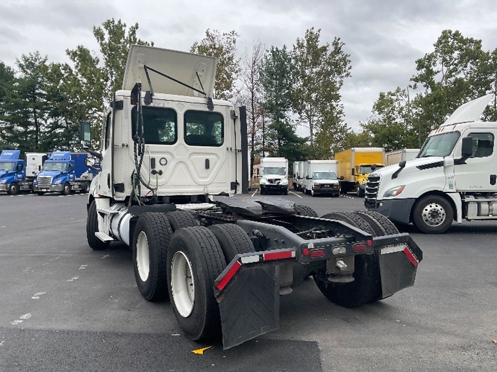 Day Cab Tractor-Heavy Duty Tractors-Freightliner-2021-T12664ST-Capitol Heights-MD-360,703\n\t\tmiles-$ 58,750 - Image 5