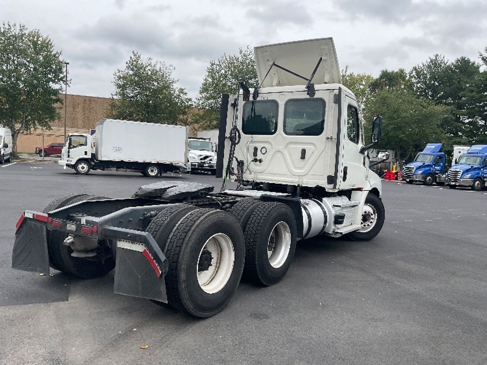 Day Cab Tractor-Heavy Duty Tractors-Freightliner-2021-T12664ST-Capitol Heights-MD-360,703\n\t\tmiles-$ 58,750 - Image 7