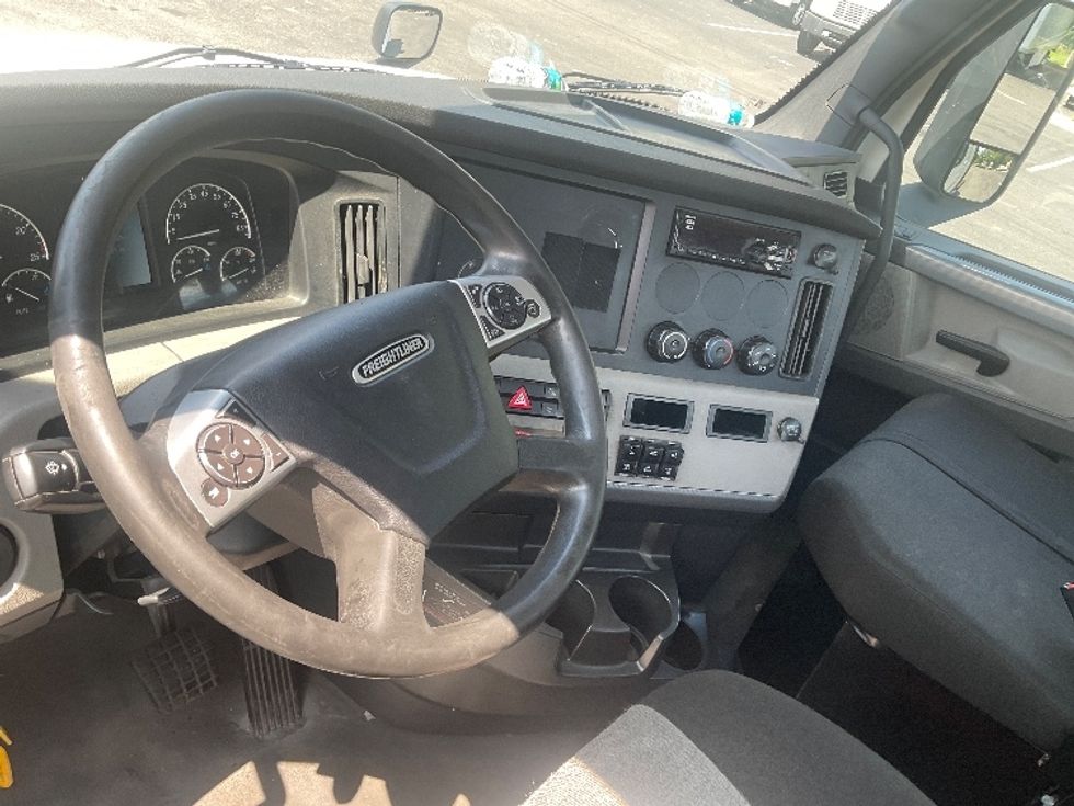 Day Cab Tractor-Heavy Duty Tractors-Freightliner-2021-T12664ST-Capitol Heights-MD-366,884\n\t\tmiles-$ 57,250 - Image 10