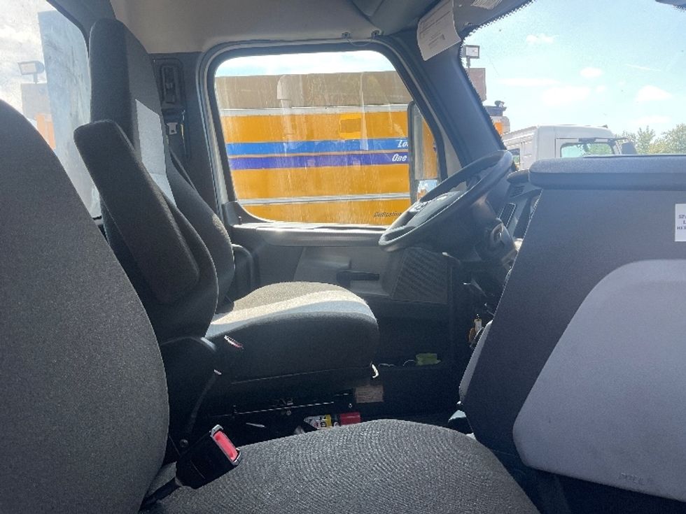 Day Cab Tractor-Heavy Duty Tractors-Freightliner-2021-T12664ST-Capitol Heights-MD-366,884\n\t\tmiles-$ 57,250 - Image 14