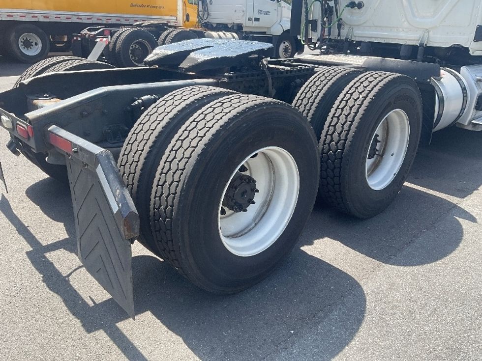 Day Cab Tractor-Heavy Duty Tractors-Freightliner-2021-T12664ST-Capitol Heights-MD-366,884\n\t\tmiles-$ 57,250 - Image 18