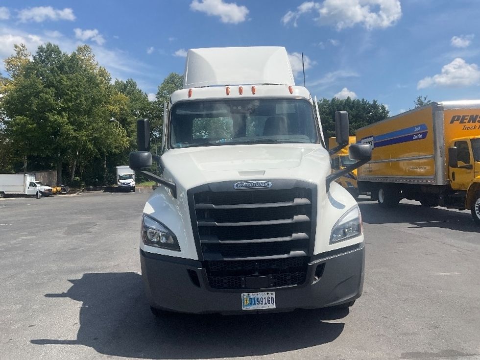 Day Cab Tractor-Heavy Duty Tractors-Freightliner-2021-T12664ST-Capitol Heights-MD-366,884\n\t\tmiles-$ 57,250 - Image 2