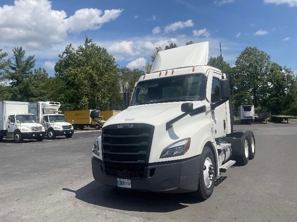 Day Cab Tractor-Heavy Duty Tractors-Freightliner-2021-T12664ST-Capitol Heights-MD-366,884\n\t\tmiles-$ 57,250 - Image 3