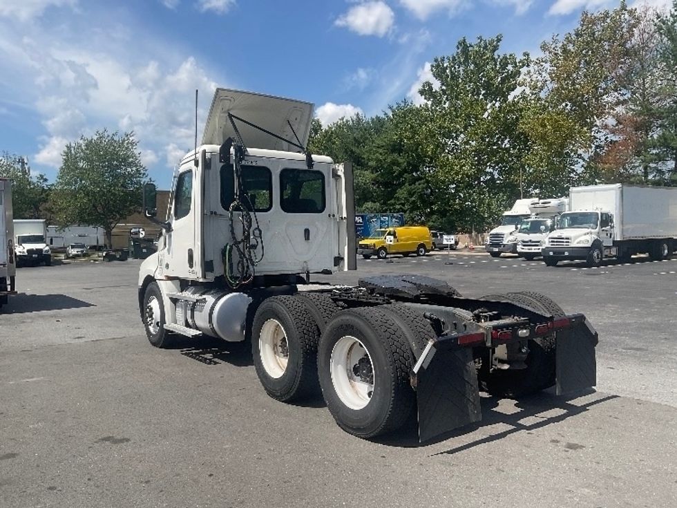 Day Cab Tractor-Heavy Duty Tractors-Freightliner-2021-T12664ST-Capitol Heights-MD-366,884\n\t\tmiles-$ 57,250 - Image 5