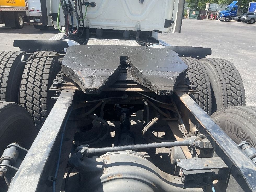 Day Cab Tractor-Heavy Duty Tractors-Freightliner-2021-T12664ST-Capitol Heights-MD-366,884\n\t\tmiles-$ 57,250 - Image 6