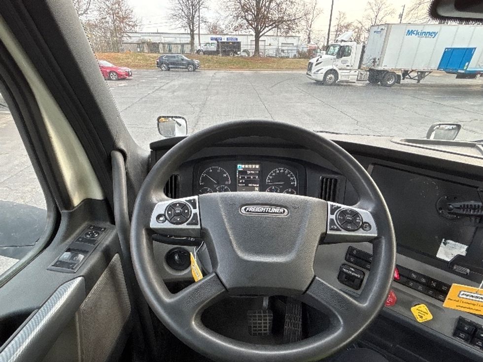 Day Cab Tractor-Heavy Duty Tractors-Freightliner-2021-T12664ST-Charlotte-NC-485,965\n\t\tmiles-$ 49,000 - Image 11