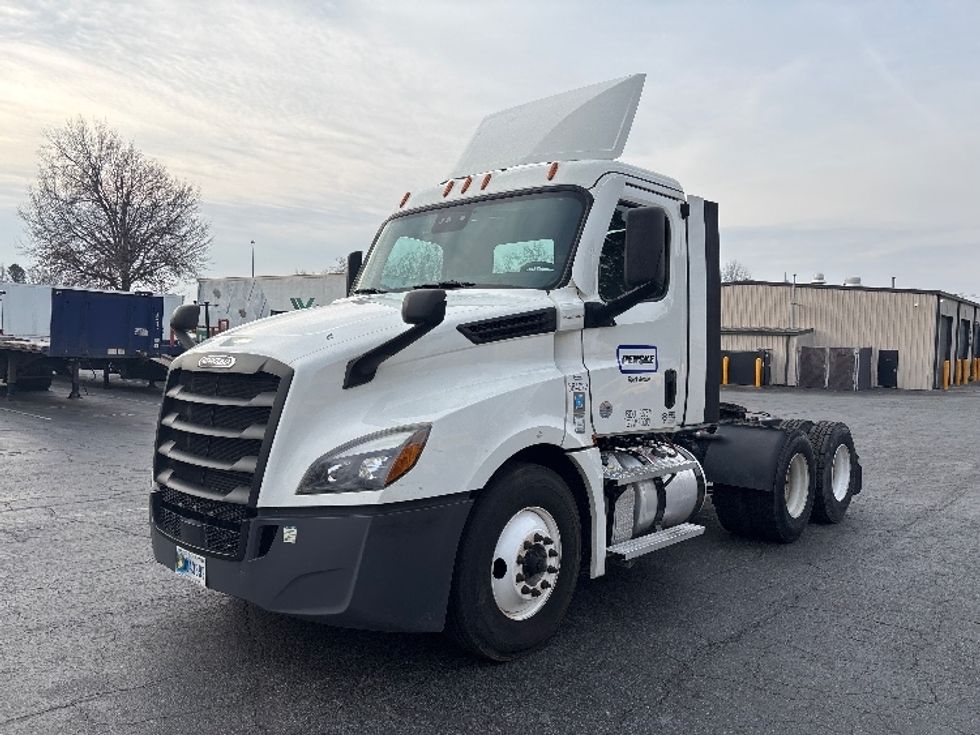 Day Cab Tractor-Heavy Duty Tractors-Freightliner-2021-T12664ST-Charlotte-NC-485,965\n\t\tmiles-$ 49,000 - Image 3