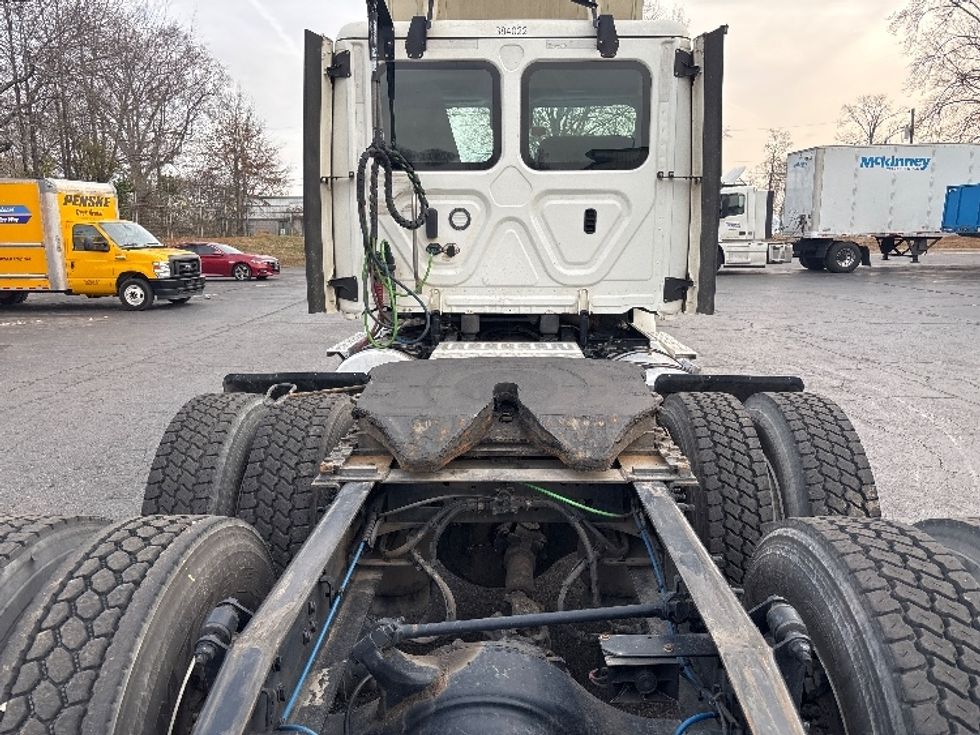 Day Cab Tractor-Heavy Duty Tractors-Freightliner-2021-T12664ST-Charlotte-NC-485,965\n\t\tmiles-$ 49,000 - Image 6