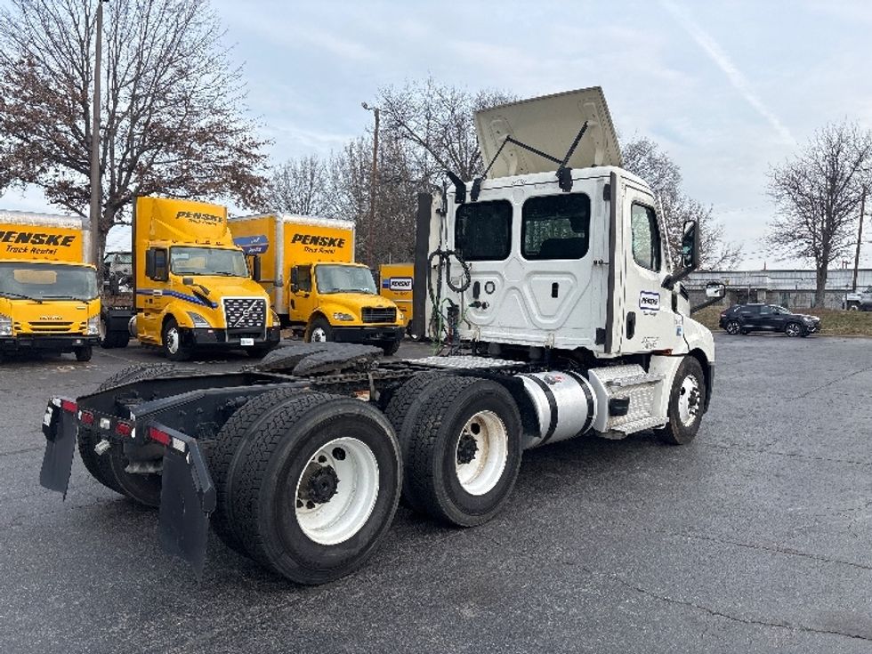 Day Cab Tractor-Heavy Duty Tractors-Freightliner-2021-T12664ST-Charlotte-NC-485,965\n\t\tmiles-$ 49,000 - Image 7