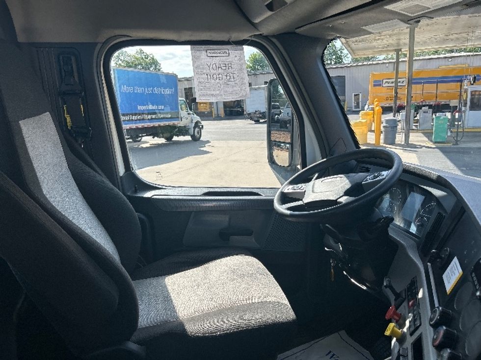 Day Cab Tractor-Heavy Duty Tractors-Freightliner-2021-T12664ST-Charlotte-NC-596,258\n\t\tmiles-$ 41,500 - Image 14