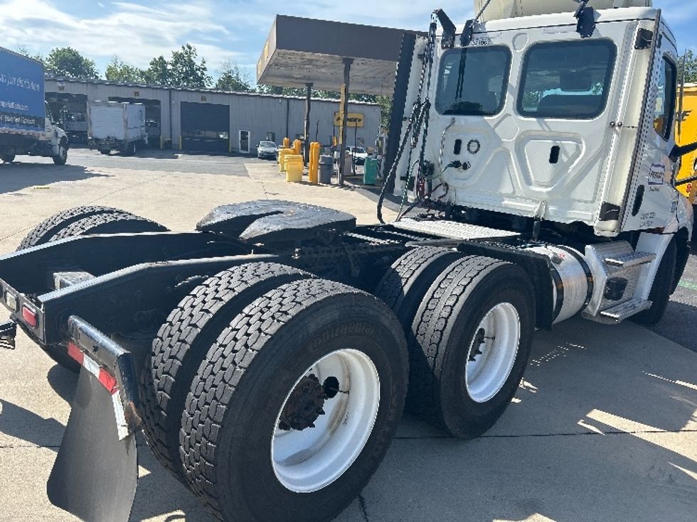 Day Cab Tractor-Heavy Duty Tractors-Freightliner-2021-T12664ST-Charlotte-NC-596,258\n\t\tmiles-$ 41,500 - Image 18