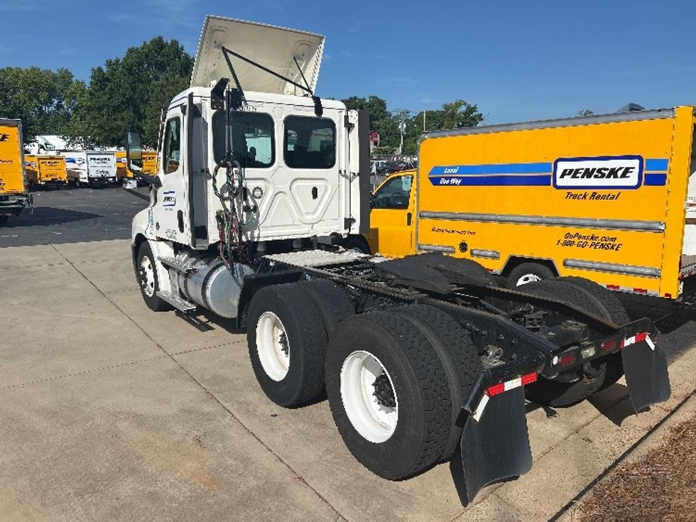 Day Cab Tractor-Heavy Duty Tractors-Freightliner-2021-T12664ST-Charlotte-NC-596,258\n\t\tmiles-$ 41,500 - Image 5