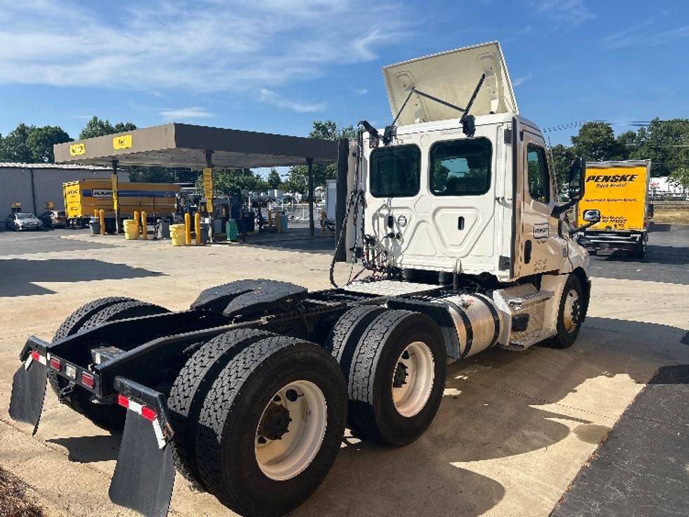 Day Cab Tractor-Heavy Duty Tractors-Freightliner-2021-T12664ST-Charlotte-NC-596,258\n\t\tmiles-$ 41,500 - Image 7