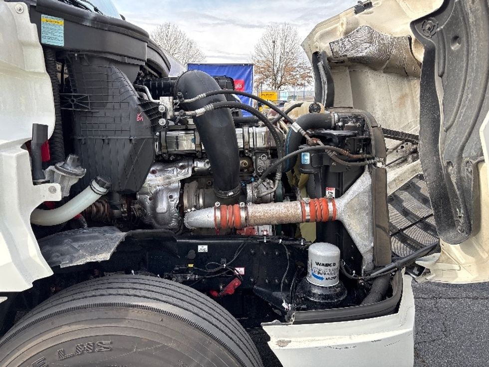 Day Cab Tractor-Heavy Duty Tractors-Freightliner-2021-T12664ST-Charlotte-NC-728,711\n\t\tmiles-$ 29,000 - Image 15