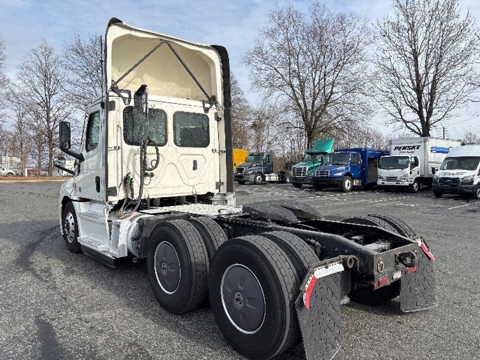 Day Cab Tractor-Heavy Duty Tractors-Freightliner-2021-T12664ST-Charlotte-NC-728,711\n\t\tmiles-$ 29,000 - Image 5