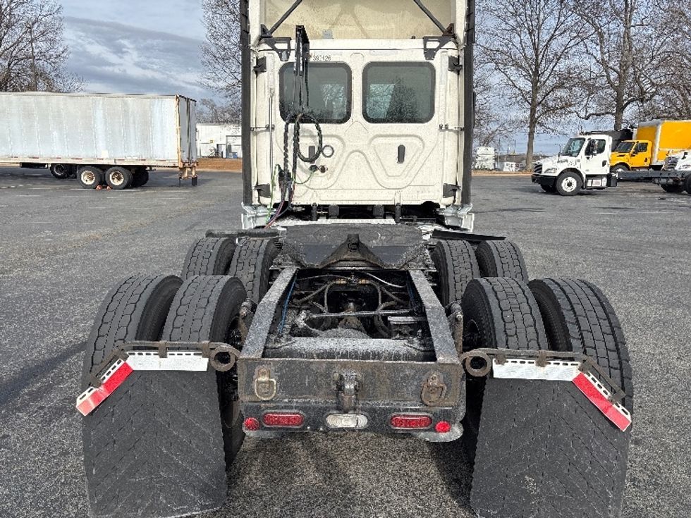 Day Cab Tractor-Heavy Duty Tractors-Freightliner-2021-T12664ST-Charlotte-NC-728,711\n\t\tmiles-$ 29,000 - Image 6