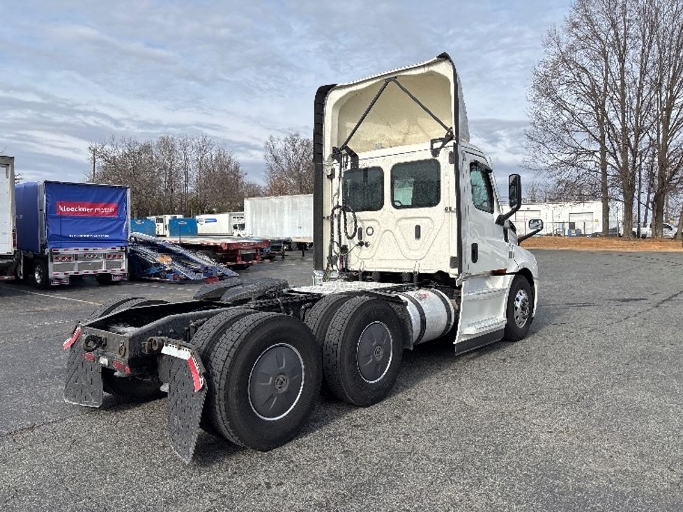Day Cab Tractor-Heavy Duty Tractors-Freightliner-2021-T12664ST-Charlotte-NC-728,711\n\t\tmiles-$ 29,000 - Image 7