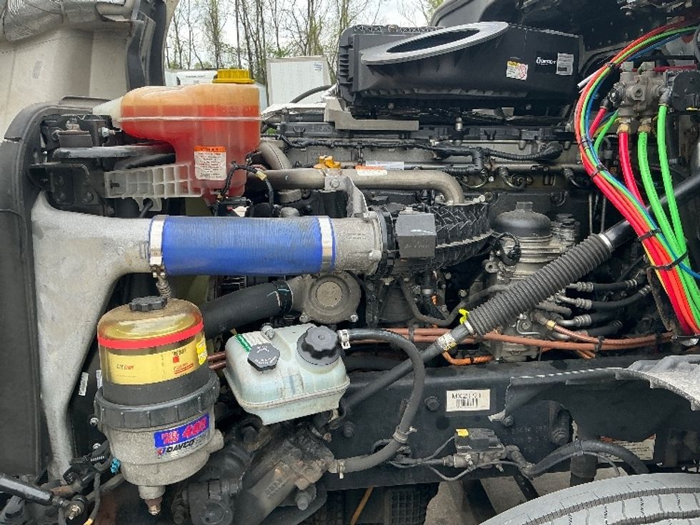 Day Cab Tractor-Heavy Duty Tractors-Freightliner-2021-T12664ST-Chicopee-MA-707,468\n\t\tmiles-$ 27,000 - Image 16