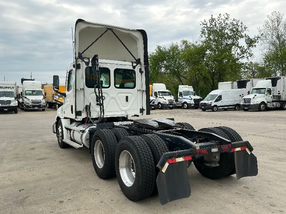 Day Cab Tractor-Heavy Duty Tractors-Freightliner-2021-T12664ST-Chicopee-MA-707,468\n\t\tmiles-$ 27,000 - Image 17