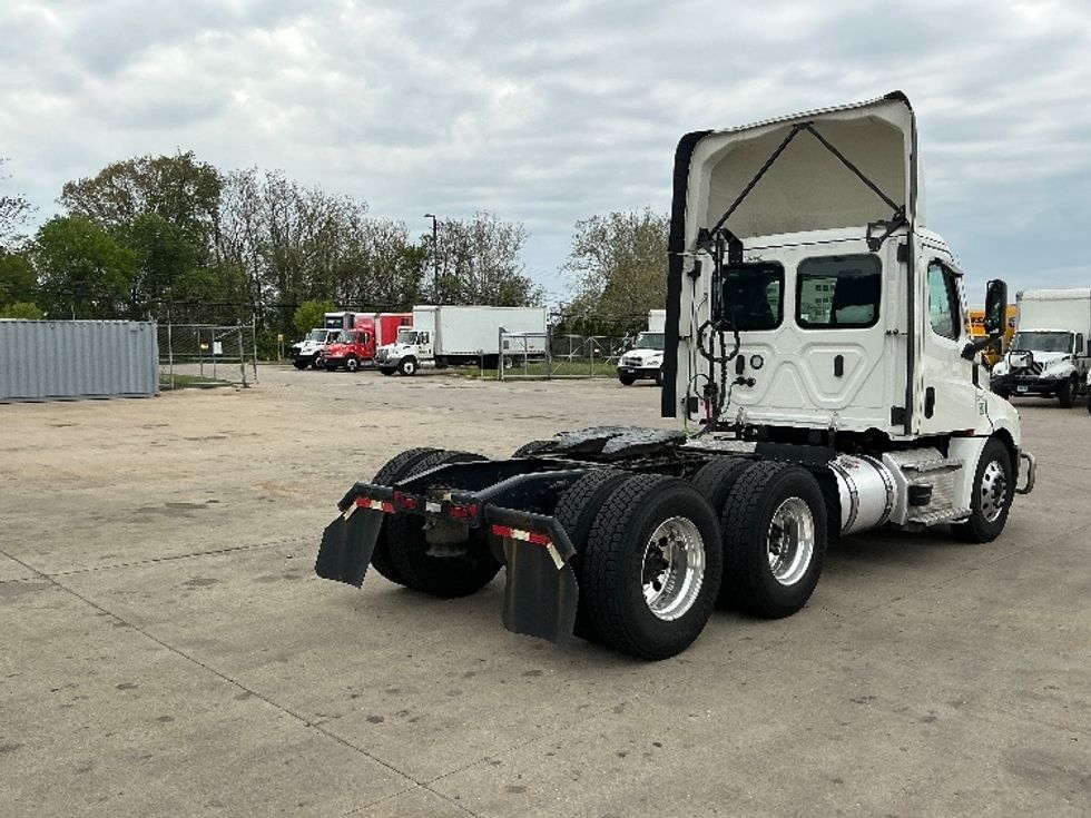 Day Cab Tractor-Heavy Duty Tractors-Freightliner-2021-T12664ST-Chicopee-MA-707,468\n\t\tmiles-$ 27,000 - Image 18
