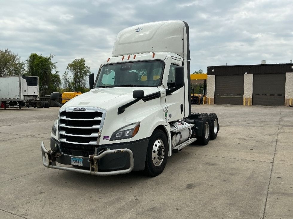 Day Cab Tractor-Heavy Duty Tractors-Freightliner-2021-T12664ST-Chicopee-MA-707,468\n\t\tmiles-$ 27,000 - Image 3