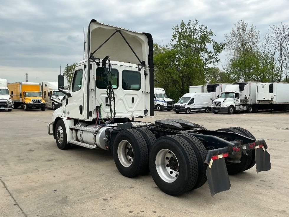 Day Cab Tractor-Heavy Duty Tractors-Freightliner-2021-T12664ST-Chicopee-MA-707,468\n\t\tmiles-$ 27,000 - Image 5