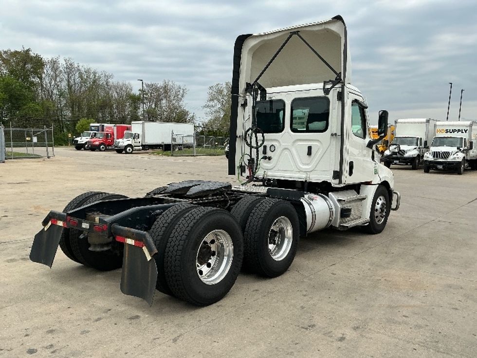 Day Cab Tractor-Heavy Duty Tractors-Freightliner-2021-T12664ST-Chicopee-MA-707,468\n\t\tmiles-$ 27,000 - Image 7