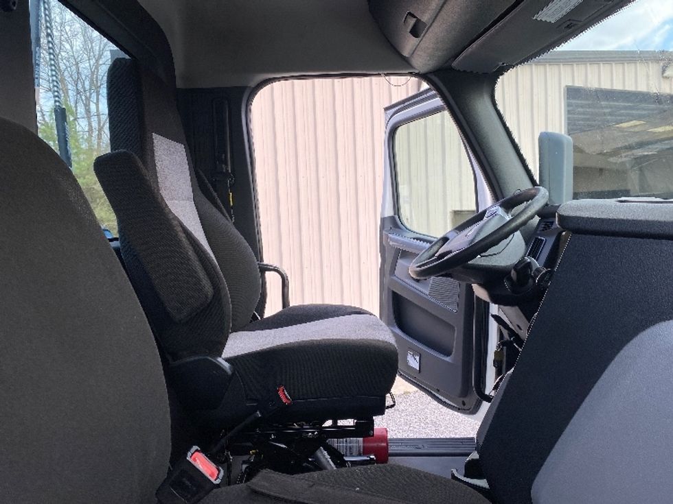 Day Cab Tractor-Heavy Duty Tractors-Freightliner-2021-T12664ST-Cleveland-TN-105,098\n\t\tmiles-$ 76,500 - Image 14