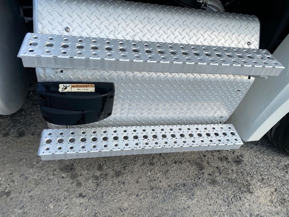 Day Cab Tractor-Heavy Duty Tractors-Freightliner-2021-T12664ST-Cleveland-TN-105,098\n\t\tmiles-$ 76,500 - Image 17