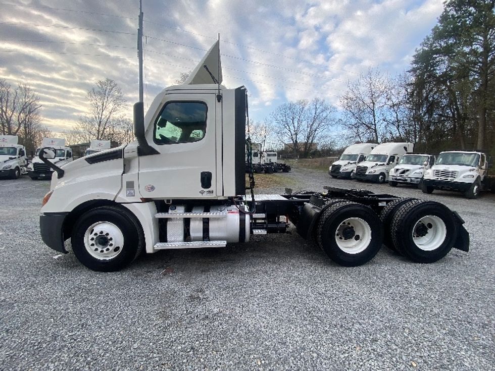 Day Cab Tractor-Heavy Duty Tractors-Freightliner-2021-T12664ST-Cleveland-TN-105,098\n\t\tmiles-$ 76,500 - Image 4
