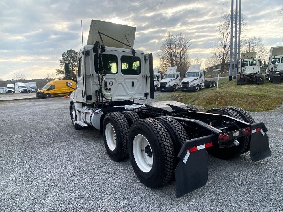 Day Cab Tractor-Heavy Duty Tractors-Freightliner-2021-T12664ST-Cleveland-TN-105,098\n\t\tmiles-$ 76,500 - Image 5