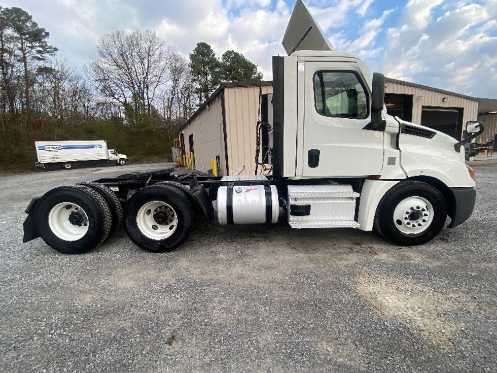 Day Cab Tractor-Heavy Duty Tractors-Freightliner-2021-T12664ST-Cleveland-TN-105,098\n\t\tmiles-$ 76,500 - Image 8