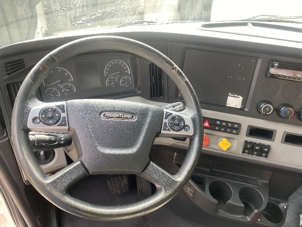 Day Cab Tractor-Heavy Duty Tractors-Freightliner-2021-T12664ST-Cleveland-TN-137,143\n\t\tmiles-$ 74,250 - Image 11