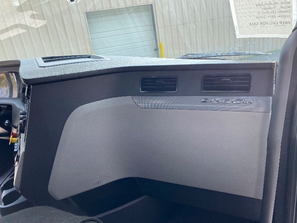 Day Cab Tractor-Heavy Duty Tractors-Freightliner-2021-T12664ST-Cleveland-TN-137,143\n\t\tmiles-$ 74,250 - Image 13