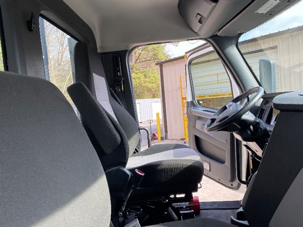 Day Cab Tractor-Heavy Duty Tractors-Freightliner-2021-T12664ST-Cleveland-TN-137,143\n\t\tmiles-$ 74,250 - Image 14