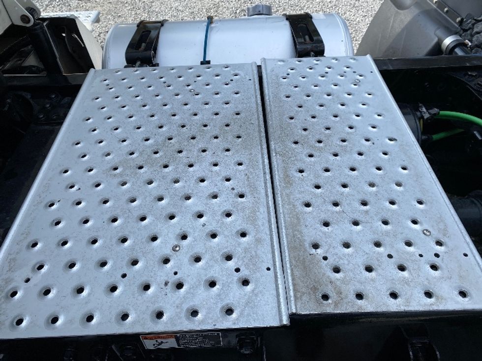 Day Cab Tractor-Heavy Duty Tractors-Freightliner-2021-T12664ST-Cleveland-TN-137,143\n\t\tmiles-$ 74,250 - Image 18