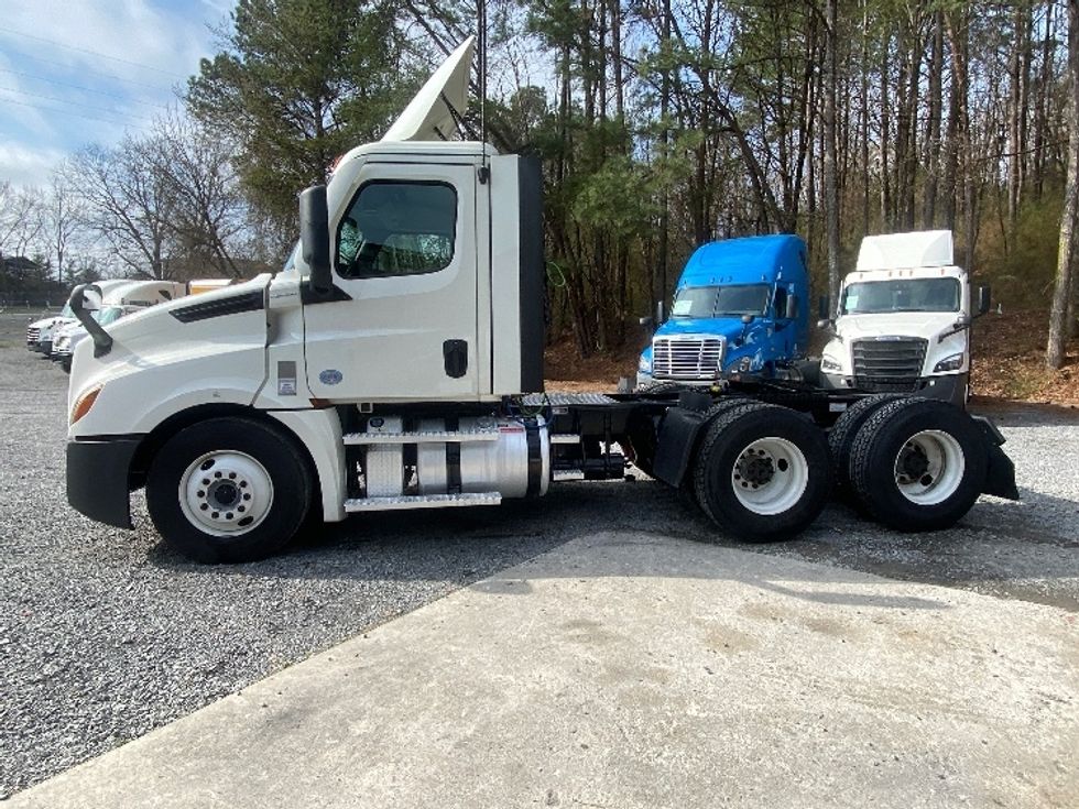 Day Cab Tractor-Heavy Duty Tractors-Freightliner-2021-T12664ST-Cleveland-TN-137,143\n\t\tmiles-$ 74,250 - Image 4