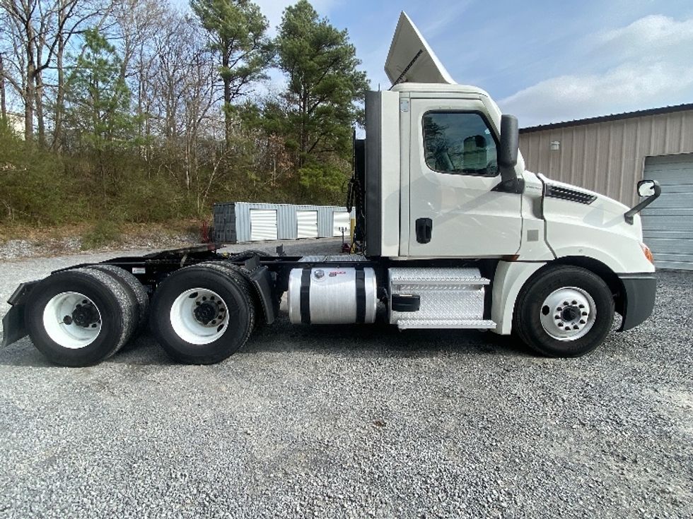 Day Cab Tractor-Heavy Duty Tractors-Freightliner-2021-T12664ST-Cleveland-TN-137,143\n\t\tmiles-$ 74,250 - Image 8
