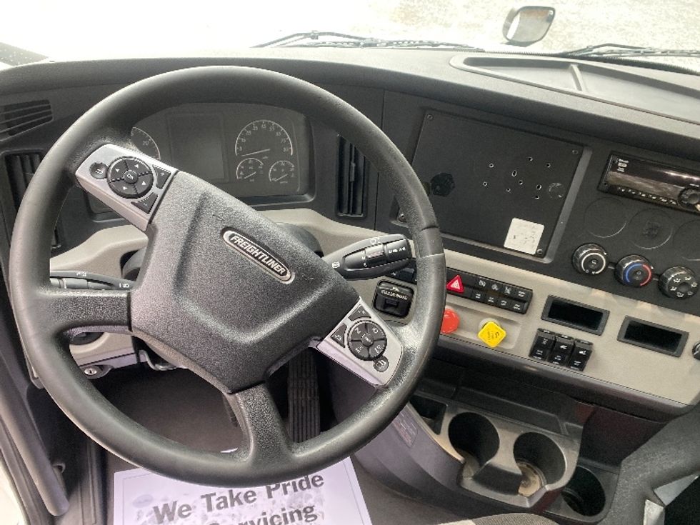 Day Cab Tractor-Heavy Duty Tractors-Freightliner-2021-T12664ST-Cleveland-TN-153,409\n\t\tmiles-$ 73,250 - Image 11